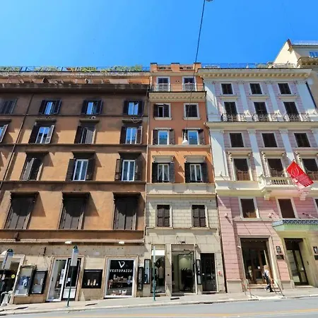 Elegant Nearby Trevi Fountain 로마